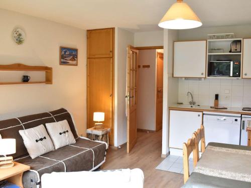 Charmant Appartement 2P à Méribel, Proche Commerces et Pistes, Parking Inclus - FR-1-180-120