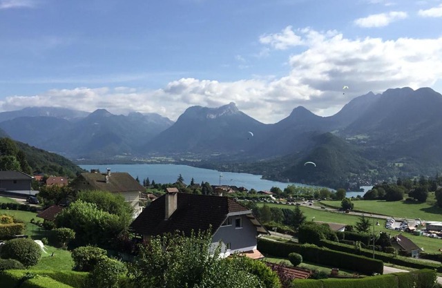 Charmant appartement avec vue lac