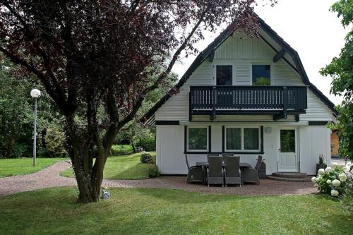 Charmantes Ferienhaus mit Garten, Kamin & Teich