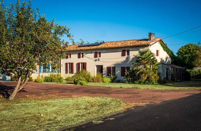 Charming, delightful house with pool in south-west France
