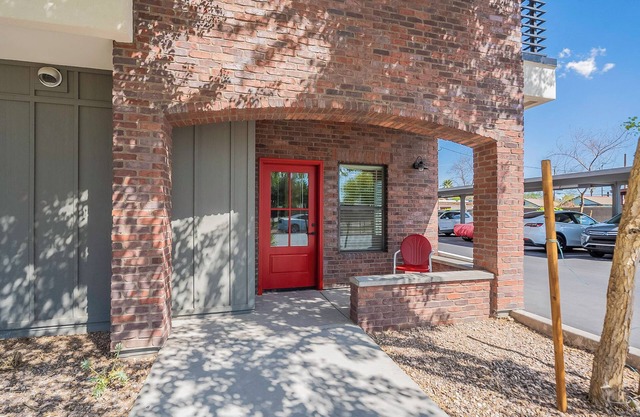 Charming 1 Bedroom Condo in the Garfield District, Down Town Phoenix, AZ.