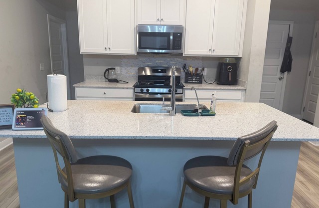Charming 1-bedroom in a house with WiFi, fitness equipment in quiet Danville.
