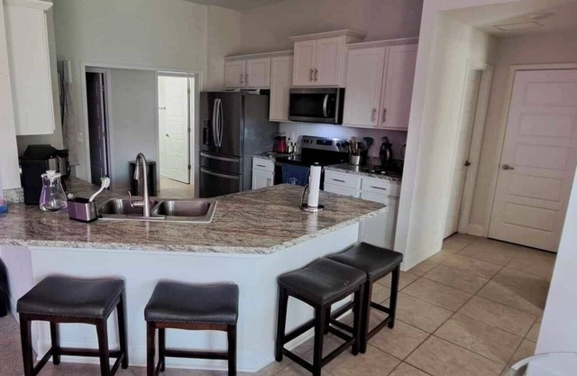 Charming 1-bedroom room rental in modern house in Palm Coast.