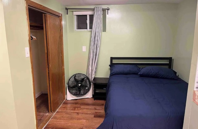 Charming 1-bedroom basement apartment in Floral Park with WiFi and AC