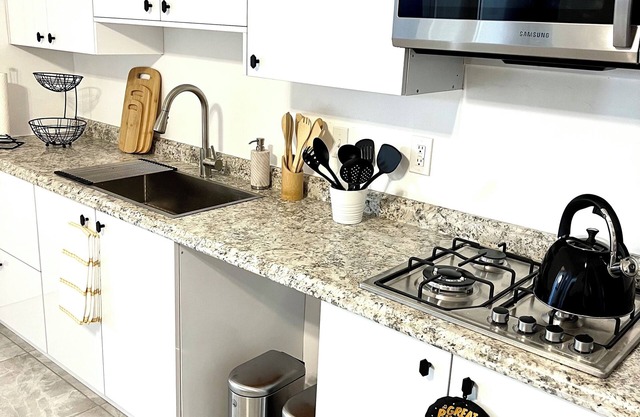 Charming 1-bedroom house in amazing Los Angeles with AC, WiFi