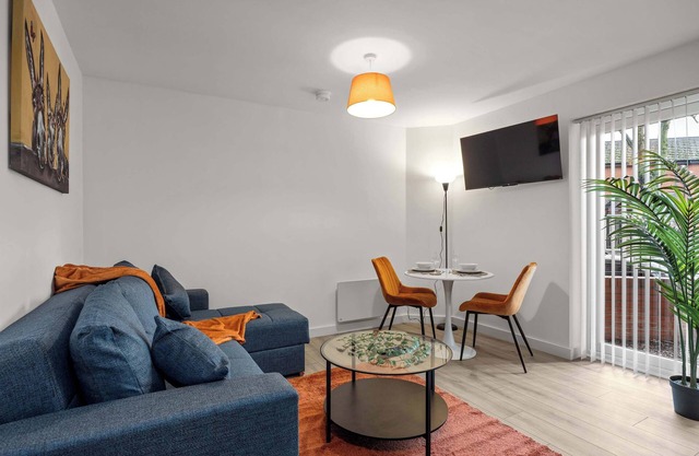 Charming 1 BR apartment, walk to city centre