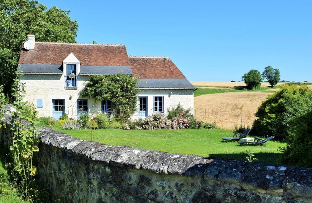 Charming 1850 Restored House, Private Garden, Modern Amenities, Near Crissay-sur-Manse