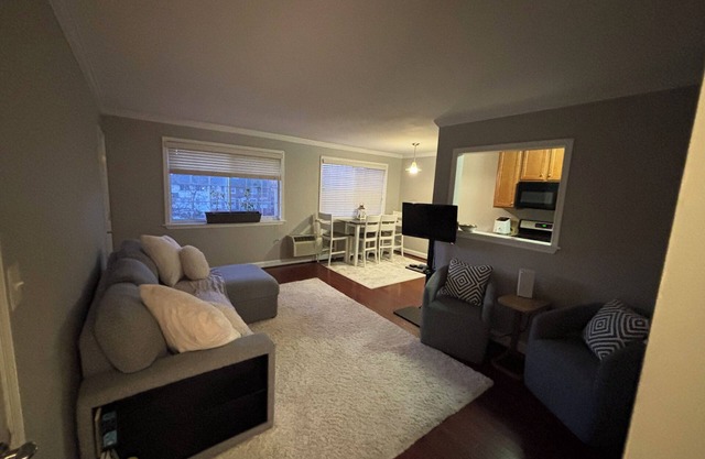 Charming 1BR/1BA on Main St – Heart of Laurel Living!