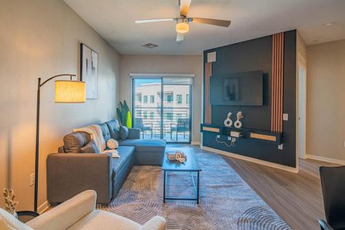 Charming 1BR in Uptown Biltmore Gym Pool Parking