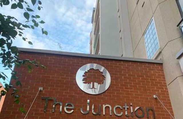 Charming 2-bed Apartment in Slough
