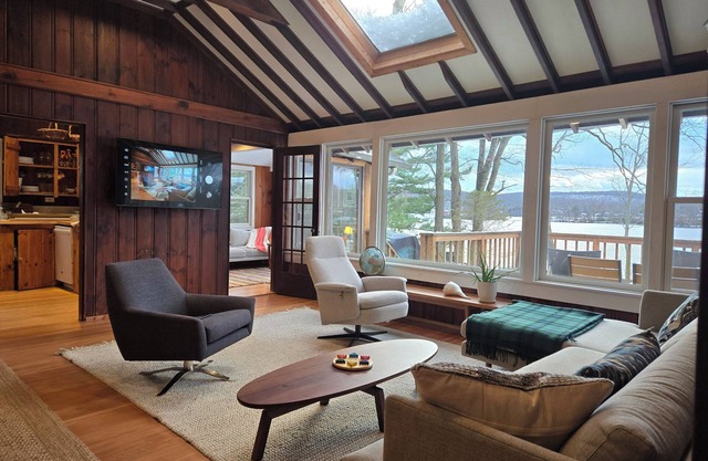 Charming 2-bedroom cabin with a stunning view