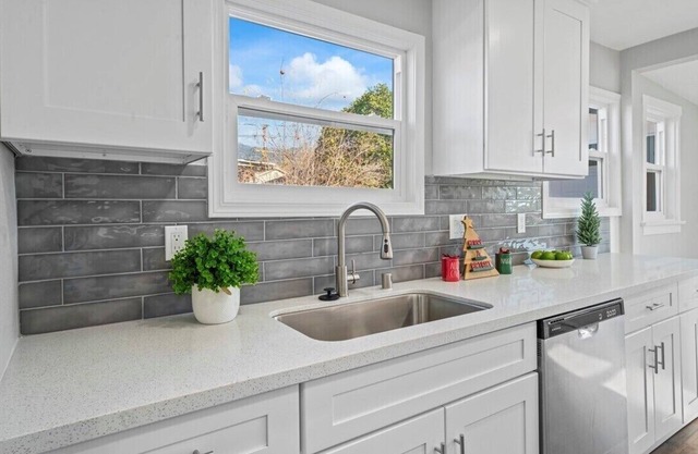 Charming 2-bedroom house in peaceful San Bernardino with AC