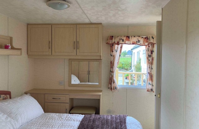 Charming 2-bedroom caravan in beautiful Clashmore with WiFi