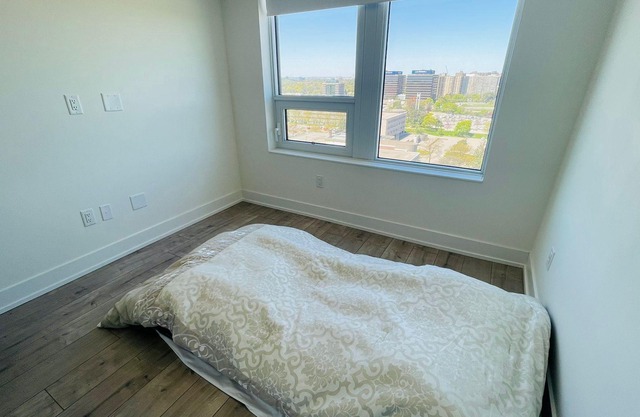 Charming 2-bedroom condo with WiFi, AC in delightful Toronto
