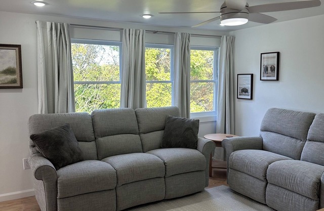 Charming 2-bedroom cottage with AC, WiFi, 4 mi to Cooperstown Dreams Park