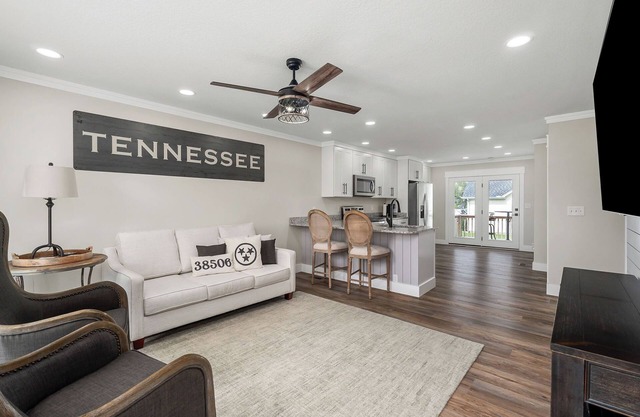 Charming 2-bedroom Duplex in quaint Algood area with WiFi, HVAC, Washer-Dryer