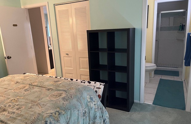 Charming 2-bedroom house in brilliant North Port with WiFi, AC, fitness room
