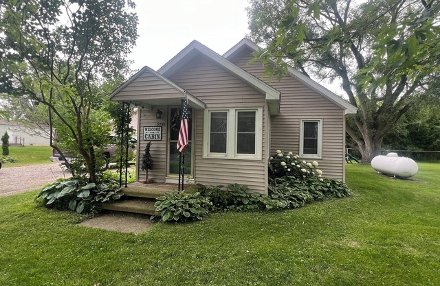 Charming 2-bedroom house in Fairgrove with AC, WiFi , Smart TV , Pet Friendly,