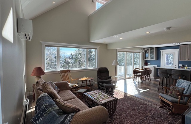 Charming 2-bedroom house in marvelous Spruce Head with WiFi, AC
