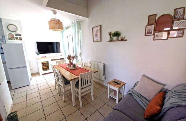 Charming 2-bedroom house in serene Prayssac with swimming Pool