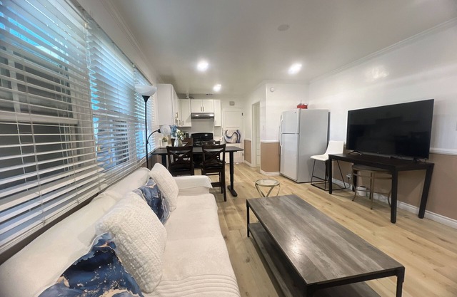 Charming 2-bedroom house in delightful Arcadia with AC, WiFi