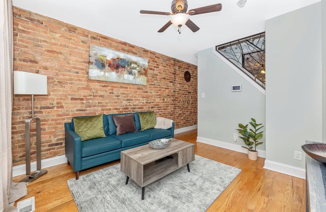 Charming 2-bedroom row house in Historic Downtown Frederick