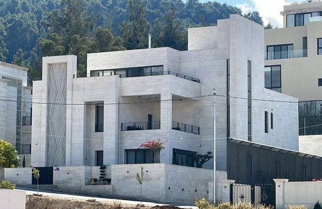 Charming 2-bedroom rooftop apartment with mountain view in Amman