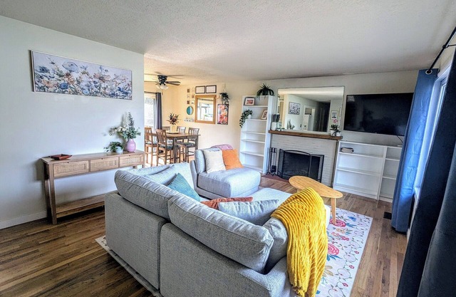 Charming 2-bedroom unit with WiFi, backyard in lovely Beaverton