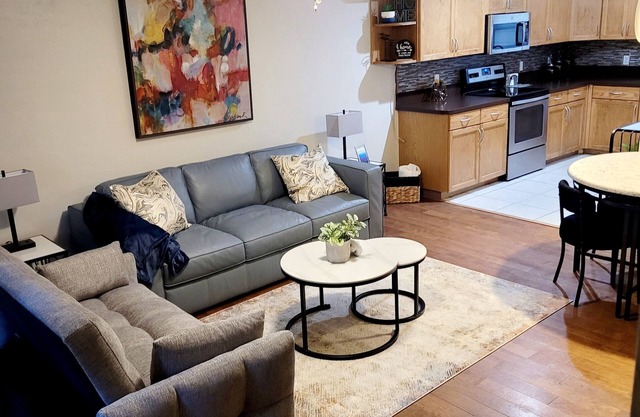 Charming 2-bedroom, 2.5 bath townhome in Gainesville - WiFi, AC, parking & more!