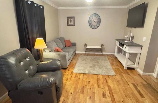 Charming 2-bedroom townhome in delightful Guntersville with AC, WiFi