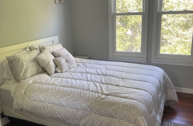 Charming 2-bedroom house in fabulous Jacksonville with WiFi, AC Tv in every room