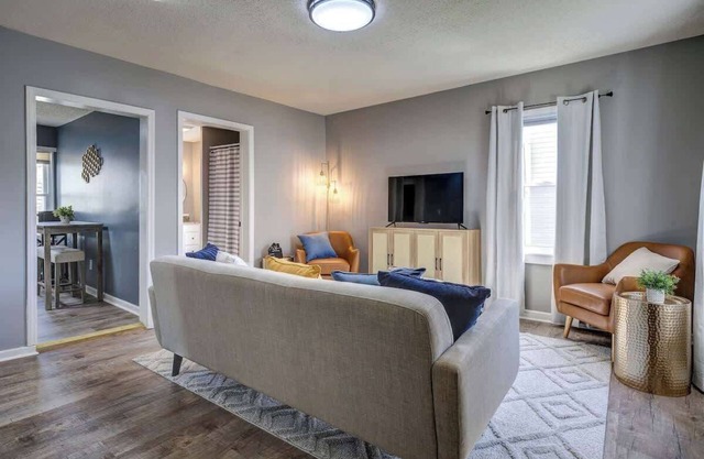 Charming 2-Bedroom Home by Founder's Park