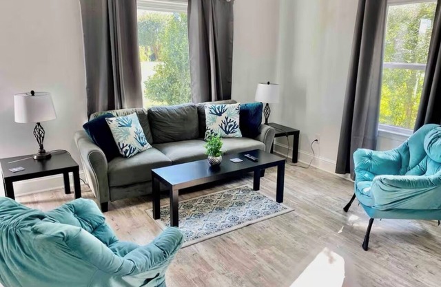 Charming 2-bedroom house with WiFi, AC in welcoming White Stone