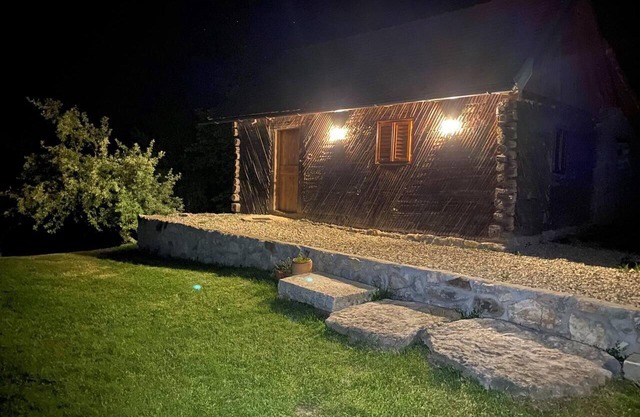 Charming 2bed Cottage in Carasova, Banat Mountains