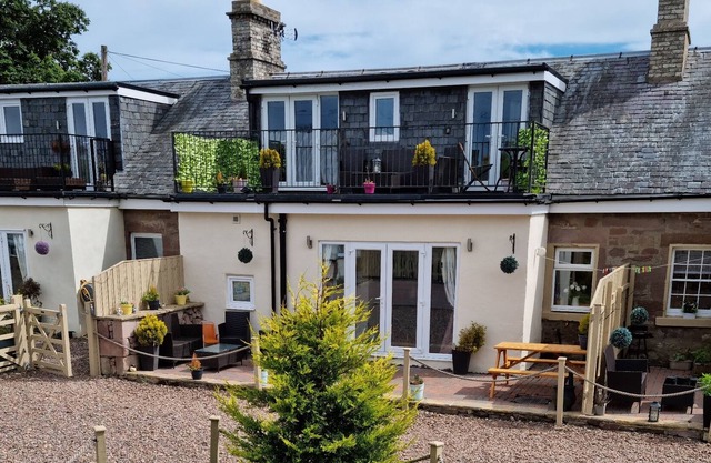 Charming 3 bed pet friendly cottage , Norham ,berwick upon tweet Northumberland
