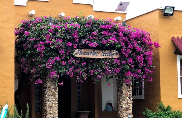 Charming 3-bedroom estate with WiFi, AC in tranquil Nueva Gorgona