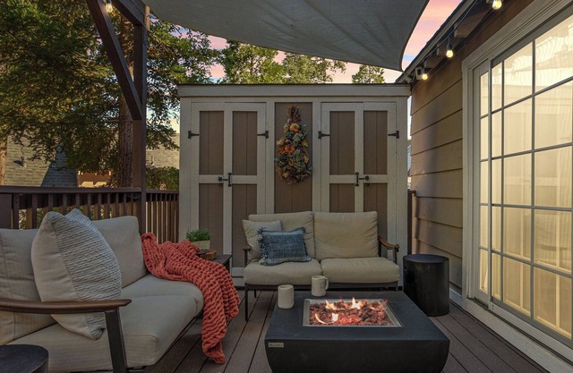 Charming 3-Bedroom Cabin in Enchanting Lake Arrowhead-Lake Rights & Cozy Fit Pit