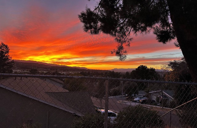 Charming 3-bedroom house with view, AC, WiFi in enjoyable Santa Clarita
