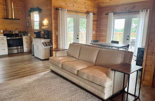 Charming 3-Bedroom Cabin With View!