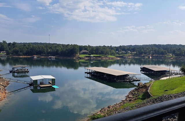 Charming 3-bedroom condo in Jasper with AC, WiFi. Enjoy your stay