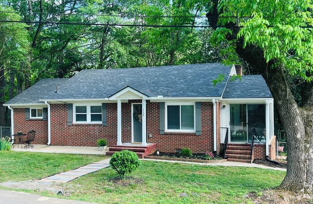 Charming 3-bedroom cottage in Central—minutes away from Clemson and SWU!
