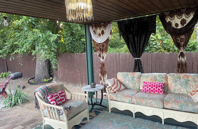 Charming 3-bedroom country house in serene Wyoming with AC, WiFi