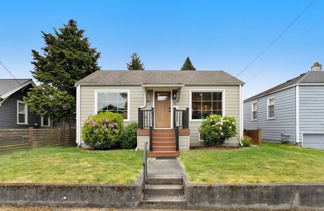 Charming 3-bedroom Craftsman with AC + EV-Charger + very walkable in Ballard