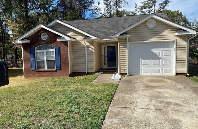 Charming 3-bedroom house with WiFi, AC in serene Charlotte.