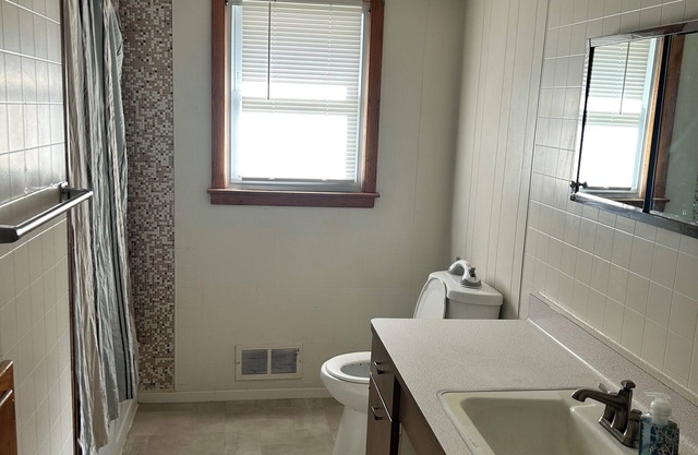 Charming 3-bedroom house with AC and WiFi in marvelous Milwaukee