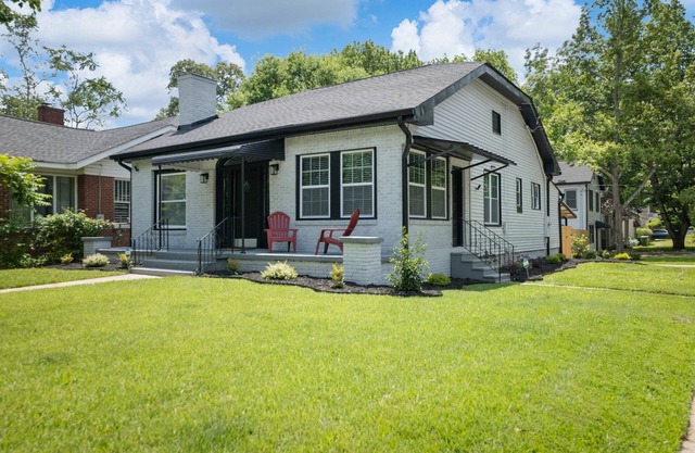 Charming 3 Bedroom Home: Only 10 mins to Airport, stadium, and downtown Atlanta.