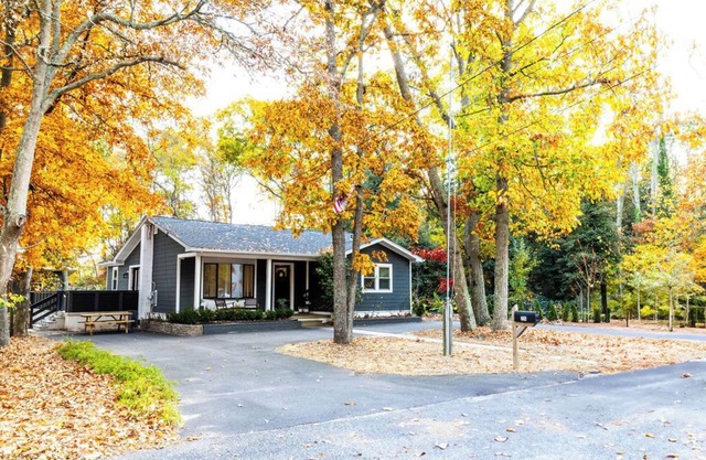 Charming 3-bedroom house in Cul de sac surrounded by forest