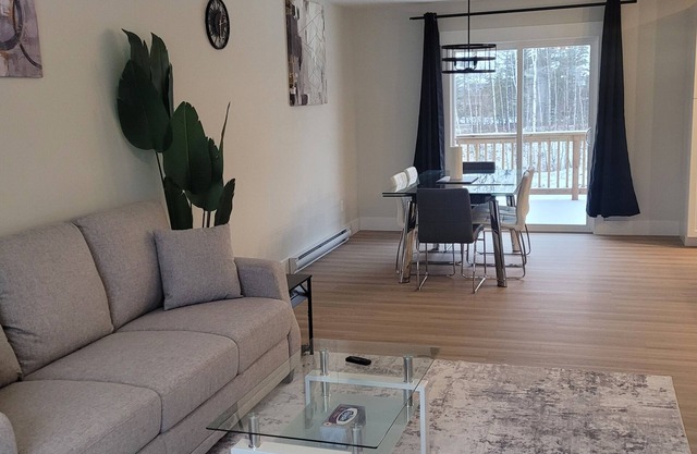 Charming 3-bedroom house in enjoyable Moncton with WiFi, AC