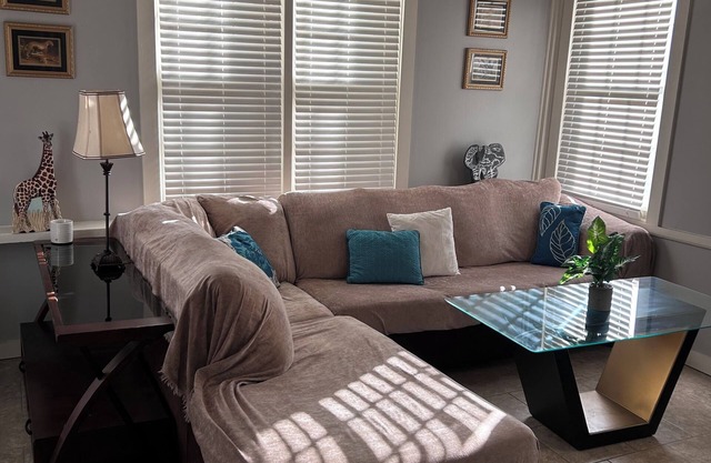 Charming 3-bedroom house with AC and WiFi in Charming Midtown Memphis Area