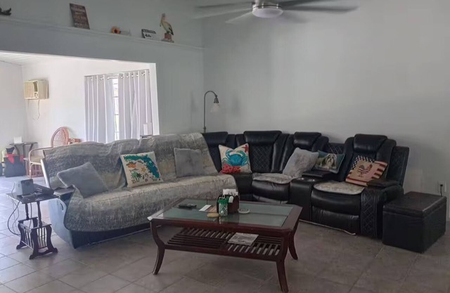 Charming 3-bedroom house with boat dock in serene Inglis